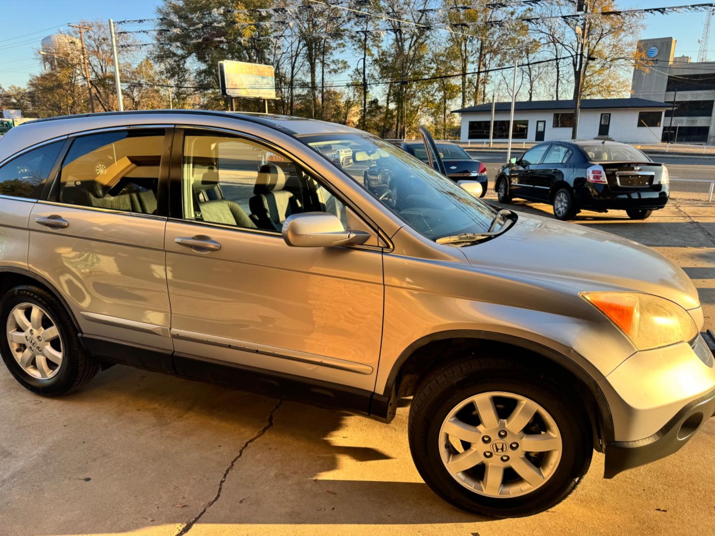 2007 Gray Honda CR-V EX-L 2WD AT (JHLRE38727C) with an 2.4L L4 DOHC 16V engine, 5-Speed Automatic Overdrive transmission, located at 307 West Marshall Avenue, Longview, TX, 75601, (903) 753-3091, 32.500828, -94.742577 - Photo#2